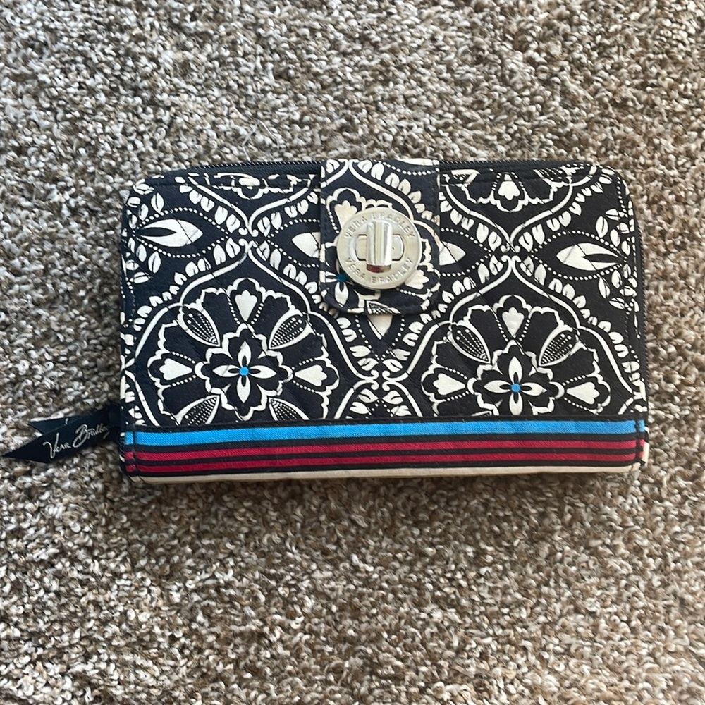 Vera Bradley Quilted Black & White Turnlock Wallet EUC